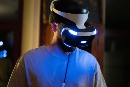 Virtuální realita a sex: Budoucnost intimity nebo jen technologická hračka?